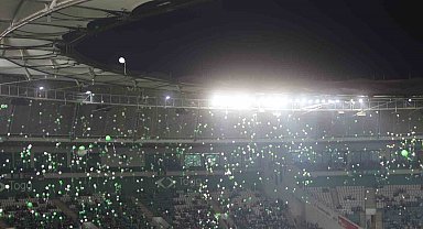 Bursaspor taraftarları minik Çağan Ata'nın mücadelesini kutladı