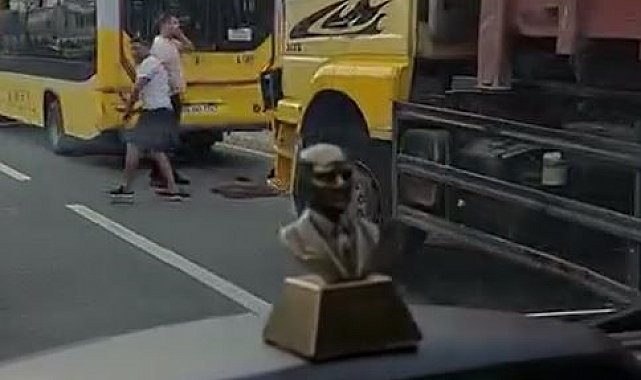 Büyükçekmece'de İETT otobüsüne kamyon çarptı: 9 hafif yaralı