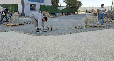 Büyükşehir Belediyesi, Araban'da kilitli parke taşı döşeme çalışmalarına başladı