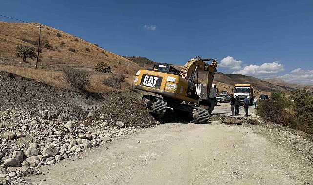 Büyükşehir Belediyesi ekipleri kış öncesi mahalle köy yolları için seferber oldu