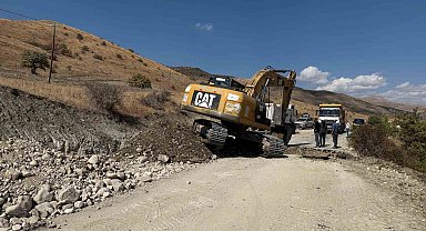 Büyükşehir Belediyesi ekipleri kış öncesi mahalle köy yolları için seferber oldu