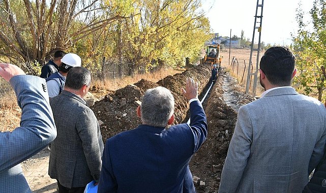 Büyükşehir'in Sarız'daki alt ve üst yapı yatırımları sürüyor
