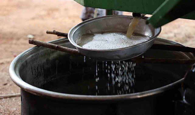 Büyükşehirden üreticiye üzüm sıkma makinesi desteği