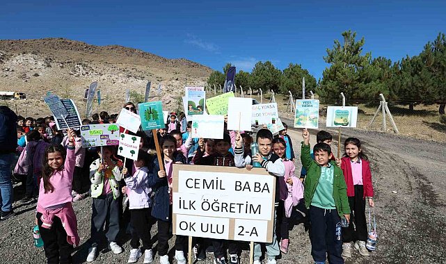 Büyükşehirin Yeşil Vatan Seferberliği'nde 3 bin fidan daha toprakla buluştu