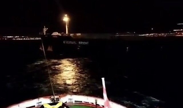 Çanakkale Boğazı'ndan geçen kuru yük gemisi makine arızası yaptı