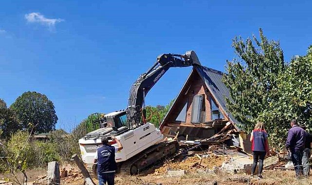 Çanakkale'de 16 kaçak yapı yıkıldı