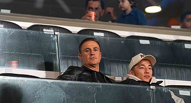 Cannavaro, Başakşehir-Kocaelispor maçının tribünden takip etti