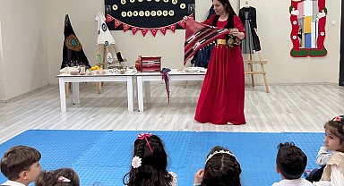 Çatak'ta miniklerden kültürel renklerle Cumhuriyet kutlaması