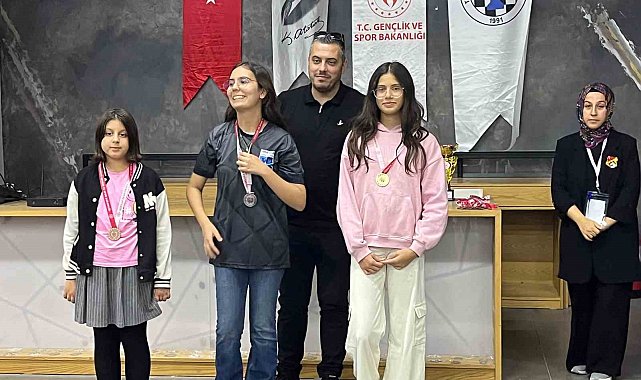 Çeşme Belediyespor genç satranççılarından gururlandıran başarı