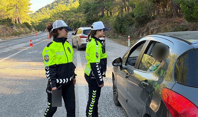 Çeşme-İzmir eski yolunun trafik güvenliği kadın polis memurlarına emanet
