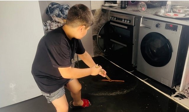 Ceylanpınar'da bir evi kanalizasyon suyu bastı