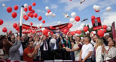 Cezaevinde bulunan eski başkan Muhittin Böcek'e gıyabında doğum günü kutlaması