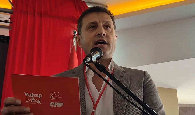 CHP Tekirdağ İl Kongresi'nde büyük kriz: "Kovun beni" diyerek salonu terk etti