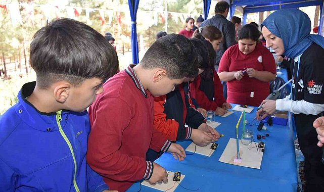 Çocuklar Şahinbey Belediyesi'nin Bilim Şenliği'nde doyasıya eğlendi