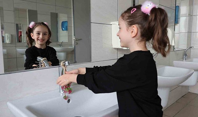 Çocuklarda el yıkamaya teşvik etmek için meyve şeklinde sabun tasarladı