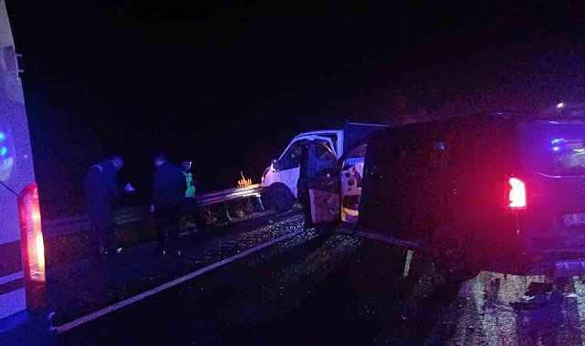 Çorum'da kamyonet ile minibüs çarpıştı: 7 yaralı