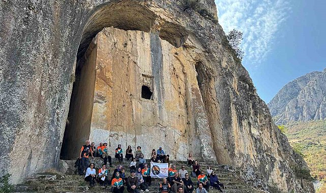 Çorum'un gizemli kaya mezarı büyük ilgi görüyor