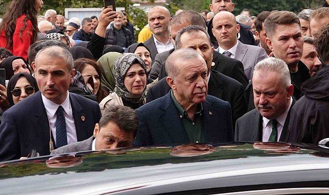 Cumhurbaşkanı Erdoğan cuma namazını Güneysu Merkez Camii'nde kıldı