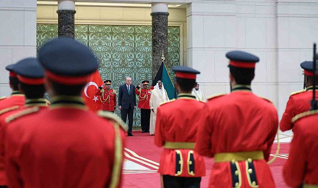 Cumhurbaşkanı Erdoğan, Kuveyt'te resmi törenle karşılandı