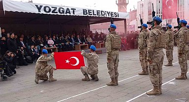 Cumhuriyet Bayramı coşkuyla kutlandı, komandolar gösteri yaptı