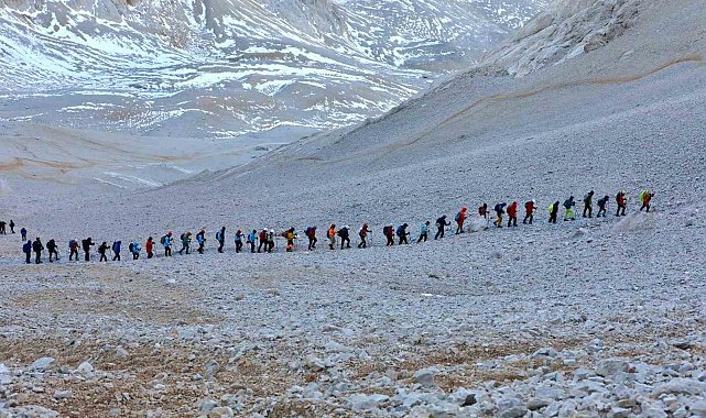 Cumhuriyet coşkusu Aladağlar'ın zirvesinde yaşandı