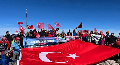 Cumhuriyet coşkusu Babadağ'ın zirvesine taşındı