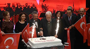 Cumhuriyet ile yaşıt 102 yaşındaki Ali amca bayramını protokolde kutladı