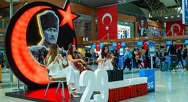 Cumhuriyet'in 102. yılı Sabiha Gökçen Havalimanı'nda coşkuyla kutlandı