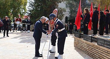 Cumhuriyeti fidan dağıtarak kutladılar