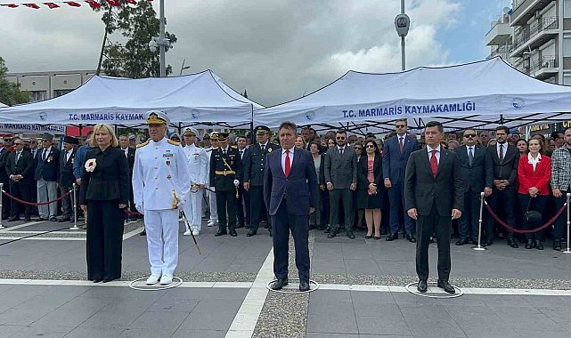 Cumhuriyetin 102. Yıldönümü Marmaris'te çelenk sunma töreni ile başladı