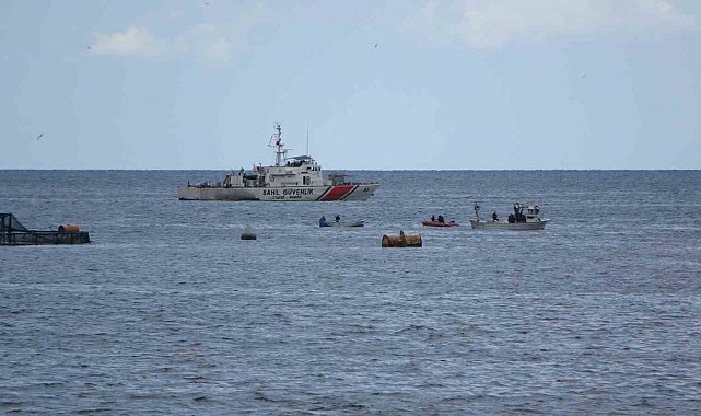 Denizde teknesi terk edilmiş halde bulunan balıkçı için arama çalışması başlatıldı