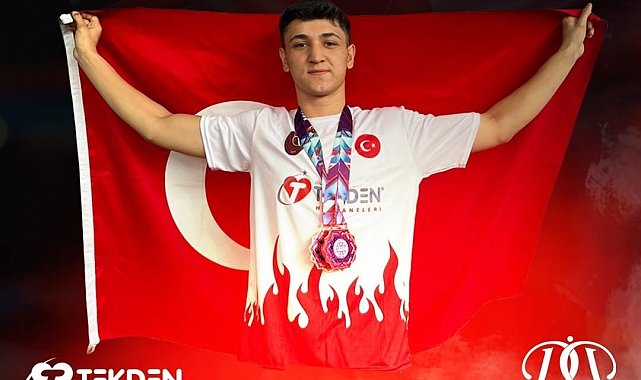 Denizlili Arda kick boksta Dünya 3.'sü oldu