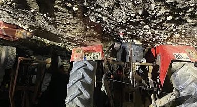 Devrilen traktörün altında kalan sürücü hayatını kaybetti