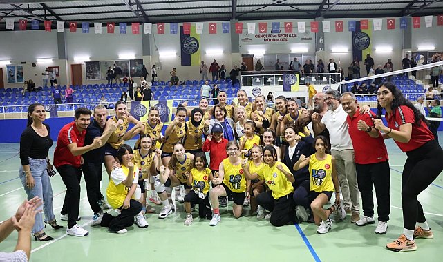 Didim Belediyespor Kadın Voleybol Takımı galibiyetle moral buldu