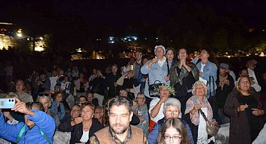 Didim Zeytin Festivali'nde 'zeytinyağı tadım rekoru' yenilendi