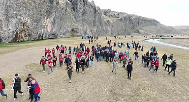 Diyadin Kanyonu'nda Cumhuriyet'in 102. yılına özel doğa yürüyüşü