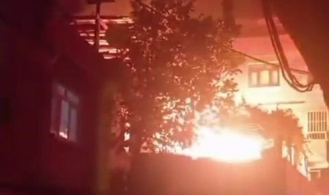 Diyarbakır'da korkutan yangın: Alevler metrelerce yükseldi