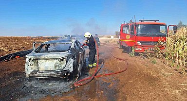 Diyarbakır'da seyir halindeki araç küle döndü