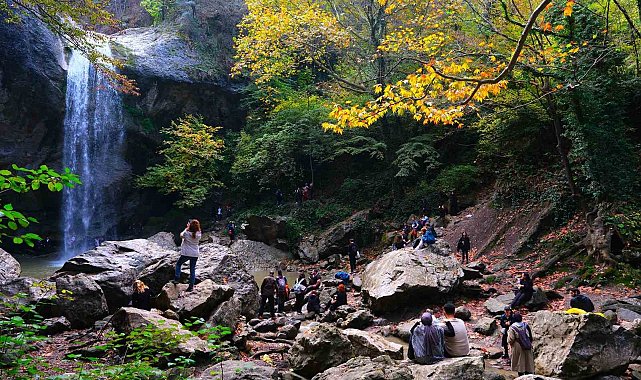 Doğa tutkunları Doğançay'da sonbaharın renklerine yürüdü