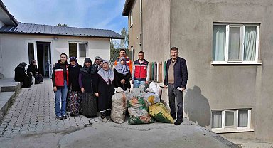 Domaniç'te kadın üreticilere 300 kilo dikimlik sarımsak dağıtıldı