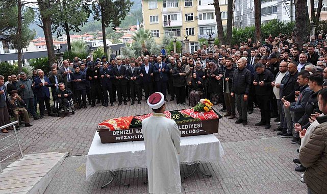 Düğün konvoyunda şarampole yuvarlanması sonucu hayatını kaybeden genç son yolculuğuna uğurlandı