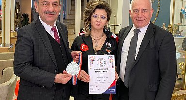 Dünya 2.'si kadın kuaför Denizli'nin gururu oldu