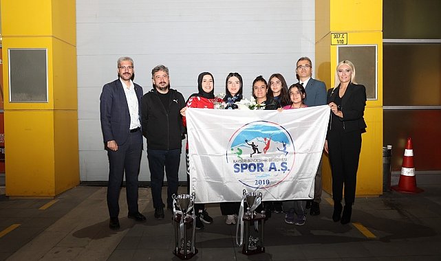 Dünya Şampiyonuna coşkulu karşılama