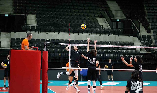 Eczacıbaşı Dynavit sezonun ilk derbisine çıkacak