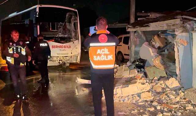 Edirne'de minibüs eve girdi