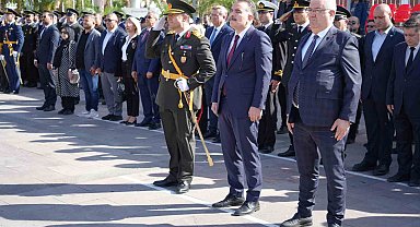 Edremit'te Cumhuriyet Bayramı kutlamaları, Atatürk Anıtına çelek sunumuyla başladı