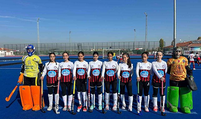 Ege Yıldızları Kadın Hokey Takımı Muğla'ya üçüncülükle döndü