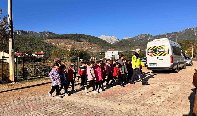 Eğirdir jandarmasından öğrencilere trafik dersi