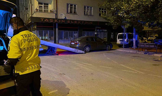 Ehliyetsiz sürücü kural tanımadı