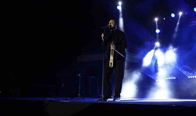 Ekin Uzunlar, Niğde'de unutulmaz bir konser verdi